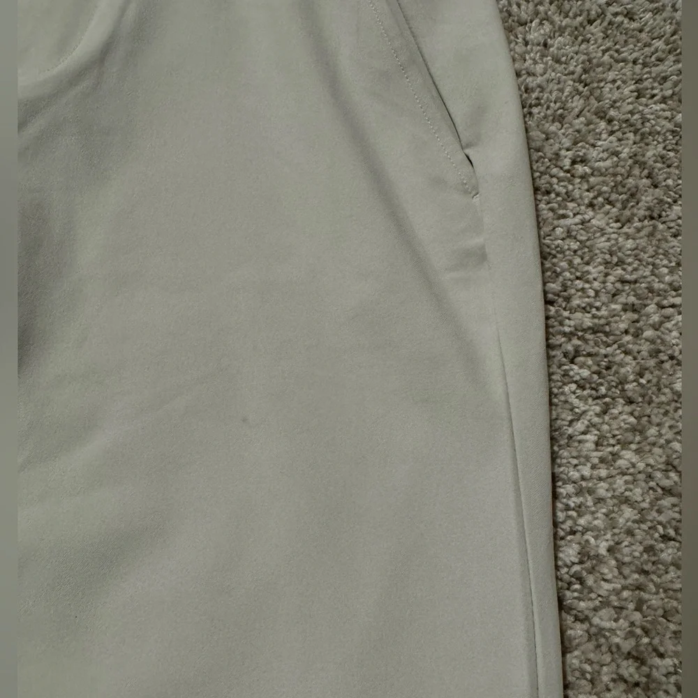 Under Armour Iso-Chill Tapered Golf Pants | 30/32 |Summit White
